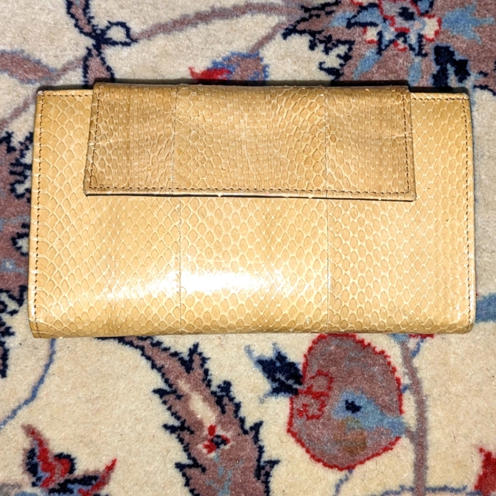 Wilsons Leather Vintage Beige/Tan Snake Skin Bifold Wallet Clutch Velcro Closure